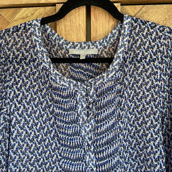 SOLD 🛍 Daniel Rainn Sheer Top size L - Picture 2 of 4